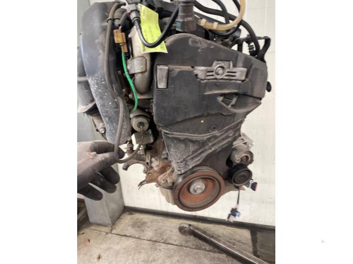 Motor från en Renault Kangoo Express (FW) 1.5 dCi 90 FAP 2011
