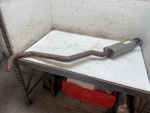 Begagnade Ljuddämpare, mitten Kia Stonic (YB) 1.0i T-GDi 12V Eco-Dynamics+ Pris € 50,00 Marginaltabell erbjuds av Autodemontage van de Laar