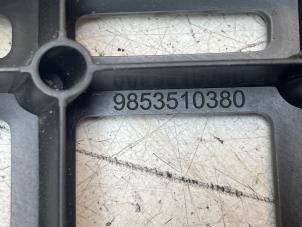 Gebruikte Bumpersteun links-voor Opel Corsa F (UB/UH/UP) Electric, Corsa-e 50kWh Prijs € 25,00 Margeregeling aangeboden door Autodemontage van de Laar