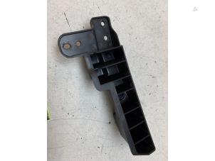 Używane Rózne Mazda 2 (DJ/DL) 1.5 SkyActiv-G 90 Cena € 25,00 Procedura marży oferowane przez Autodemontage van de Laar