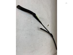 Gebruikte Ruitenwisserarm voor Renault Trafic (1FL/2FL/3FL/4FL) 2.0 dCi 16V 120 Prijs € 25,00 Margeregeling aangeboden door Autodemontage van de Laar