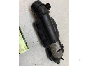 Gebruikte Turbo Pijp Peugeot Partner Tepee (7A/B/C/D/E/F/G/J/P/S) 1.6 HDiF 90 16V Phase 1 Prijs € 20,00 Margeregeling aangeboden door Autodemontage van de Laar