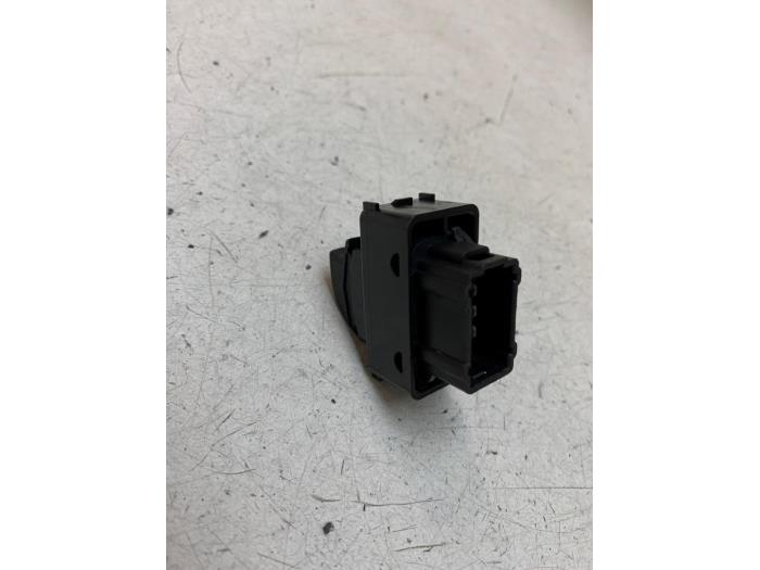 Brytare, eldrivna fönster från en Peugeot Partner Tepee (7A/B/C/D/E/F/G/J/P/S) 1.6 HDiF 90 16V Phase 1 2011