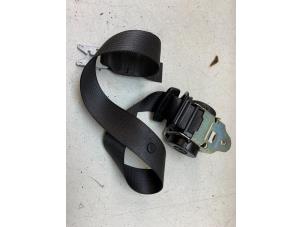 Begagnade Främre säkerhetsbälte, höger Opel Corsa D 1.4 16V Twinport Pris € 40,00 Marginaltabell erbjuds av Autodemontage van de Laar