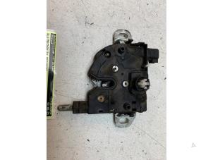 Gebruikte Slotmechaniek Motorkap Ford Focus C-Max 1.8 16V Prijs € 25,00 Margeregeling aangeboden door Autodemontage van de Laar