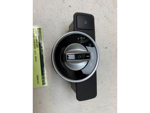 Gebruikte Schakelaar Licht Mercedes A (W176) 1.6 A-180 16V Prijs € 20,00 Margeregeling aangeboden door Autodemontage van de Laar