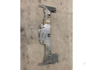 Gebruikte Beschermplaat bodem Renault Kangoo Express (FW) ZE Prijs € 35,00 Margeregeling aangeboden door Autodemontage van de Laar