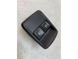 Begagnade Brytare, eldrivna fönster Dacia Lodgy (JS) 1.2 TCE 16V Pris € 25,00 Marginaltabell erbjuds av Autodemontage van de Laar