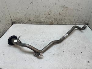 Begagnade Påfyllningsrör, bränsletank Mercedes CLA (117.3) 1.6 CLA-180 16V Pris € 60,00 Marginaltabell erbjuds av Autodemontage van de Laar