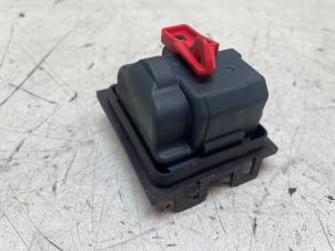 Begagnade Tanklåsmotor Mercedes CLA (117.3) 1.6 CLA-180 16V Pris € 20,00 Marginaltabell erbjuds av Autodemontage van de Laar