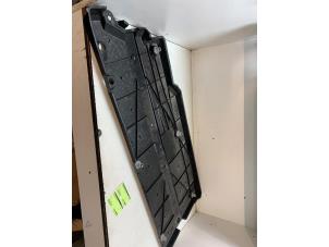 Gebruikte Beschermplaat bodem Toyota Aygo X 1.0 12V VVT-i Prijs € 40,00 Margeregeling aangeboden door Autodemontage van de Laar