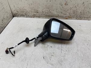 Używane Lusterko zewnetrzne prawe Volkswagen Tiguan (AD1) 1.5 TSI 16V Evo BlueMotion Technology Cena € 100,00 Procedura marży oferowane przez Autodemontage van de Laar