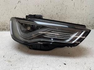 Gebruikte Koplamp rechts Audi A3 Sportback (8VA/8VF) 2.0 TDI 16V Quattro Prijs € 400,00 Margeregeling aangeboden door Autodemontage van de Laar