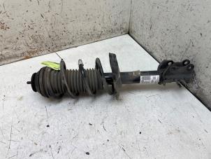 Begagnade Stötdämparstång, vänster fram Opel Adam 1.4 16V Bi-Fuel Ecoflex Pris € 50,00 Marginaltabell erbjuds av Autodemontage van de Laar