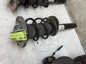 Gebruikte Schokdemperpoot rechts-voor BMW 1 serie (F20) 114d 1.5 12V TwinPower Prijs € 70,00 Margeregeling aangeboden door Autodemontage van de Laar