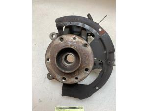 Gebruikte Fusee links-voor Renault Megane IV Estate (RFBK) 1.5 Energy dCi 110 Prijs € 75,00 Margeregeling aangeboden door Autodemontage van de Laar