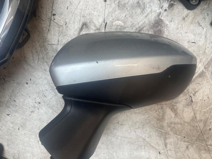 Buitenspiegel links van een Vauxhall Astra Mk.7 1.2 110 2020