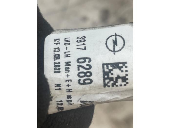 Buitenspiegel links van een Vauxhall Astra Mk.7 1.2 110 2020