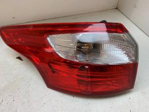 Gebruikte Achterlicht links Ford Focus 3 Wagon 1.6 Ti-VCT 16V 125 Prijs € 80,00 Margeregeling aangeboden door Autodemontage van de Laar