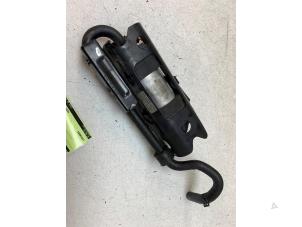 Begagnade Elektrisk bränslepump Seat Leon (1P1) 2.0 TDI 16V FR Pris € 30,00 Marginaltabell erbjuds av Autodemontage van de Laar