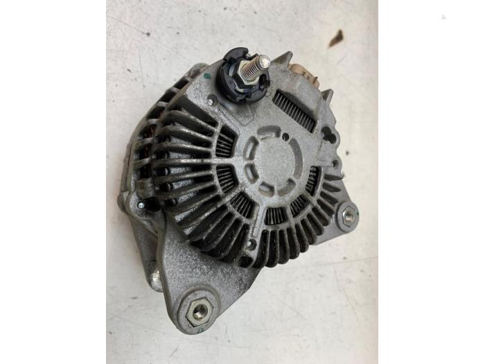 Dynamo från en Nissan Qashqai (J10) 1.6 16V 2011