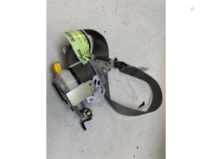 Używane Pas bezpieczenstwa lewy przód Daihatsu Cuore (L251/271/276) 1.0 12V DVVT Cena € 50,00 Procedura marży oferowane przez Autodemontage van de Laar