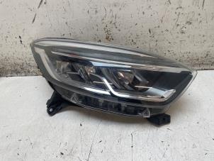 Begagnade Strålkastare, höger Renault Captur (2R) Pris € 350,00 Marginaltabell erbjuds av Autodemontage van de Laar