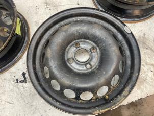 Używane Obrecz Toyota Aygo (B40) 1.0 12V VVT-i Cena € 25,00 Procedura marży oferowane przez Autodemontage van de Laar