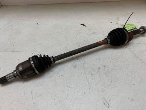 Begagnade Drivaxel, vänster fram Mitsubishi Space Star (A0) 1.2 12V Pris € 75,00 Marginaltabell erbjuds av Autodemontage van de Laar