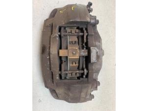 Gebruikte Remklauw (Tang) links-voor Mercedes C (W205) C-180 1.6 16V Prijs op aanvraag aangeboden door Autodemontage van de Laar