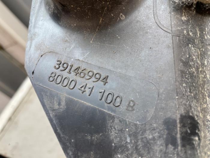 Isolering, hjulhus från en Opel Crossland (X) 1.2 12V 2018