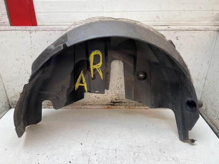 Isolering, hjulhus från en Opel Crossland (X) 1.2 12V 2018