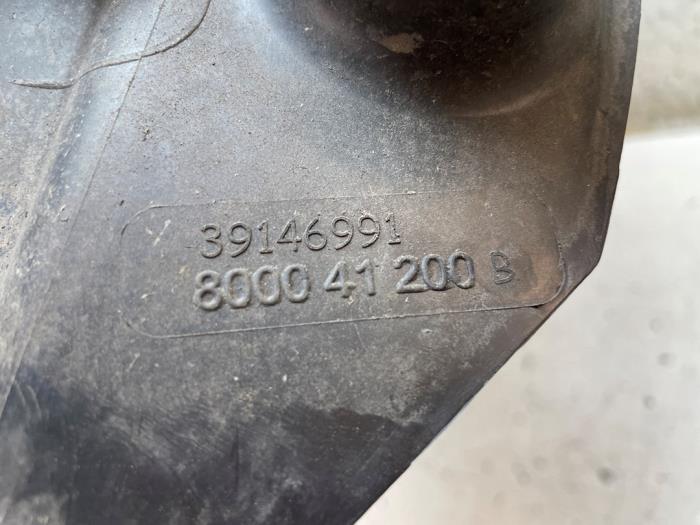 Isolering, hjulhus från en Opel Crossland (X) 1.2 12V 2018