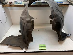 Begagnade Isolering, hjulhus Mercedes C (W205) C-180 1.6 16V Pris på förfrågan erbjuds av Autodemontage van de Laar