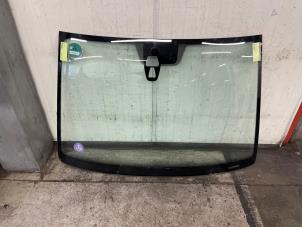 Używane Szyba przednia Volkswagen Up! (121) 1.0 12V 60 Cena na żądanie oferowane przez Autodemontage van de Laar