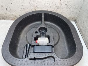 Begagnade Däckreparationssats Ford Focus 3 Wagon 1.6 Ti-VCT 16V 125 Pris € 50,00 Marginaltabell erbjuds av Autodemontage van de Laar