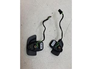 Gebruikte Schakelflipper set Mercedes B (W246) 2.2 B-220 CDI BlueEFFICIENCY,d 16V Prijs € 50,00 Margeregeling aangeboden door Autodemontage van de Laar