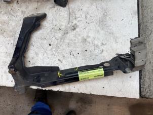 Gebruikte Koplampframe rechts Landrover Range Rover Velar (LY) 2.0 D180 AWD Prijs € 50,00 Margeregeling aangeboden door Autodemontage van de Laar