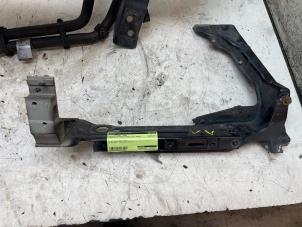 Gebruikte Koplampframe links Landrover Range Rover Velar (LY) 2.0 D180 AWD Prijs € 50,00 Margeregeling aangeboden door Autodemontage van de Laar