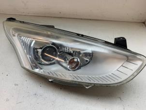 Używane Reflektor prawy Ford B-Max (JK8) 1.0 EcoBoost 12V 100 Cena € 350,00 Procedura marży oferowane przez Autodemontage van de Laar