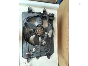 Begagnade Fläktmotor Renault Espace (JE) 2.0 16V Pris € 70,00 Marginaltabell erbjuds av Autodemontage van de Laar