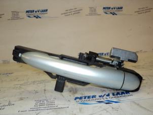 Begagnade Dörrhandtag, 4-dörrars, vänster fram Renault Espace (JK) 3.5 V6 24V Grand Espace Pris på förfrågan erbjuds av Autodemontage van de Laar