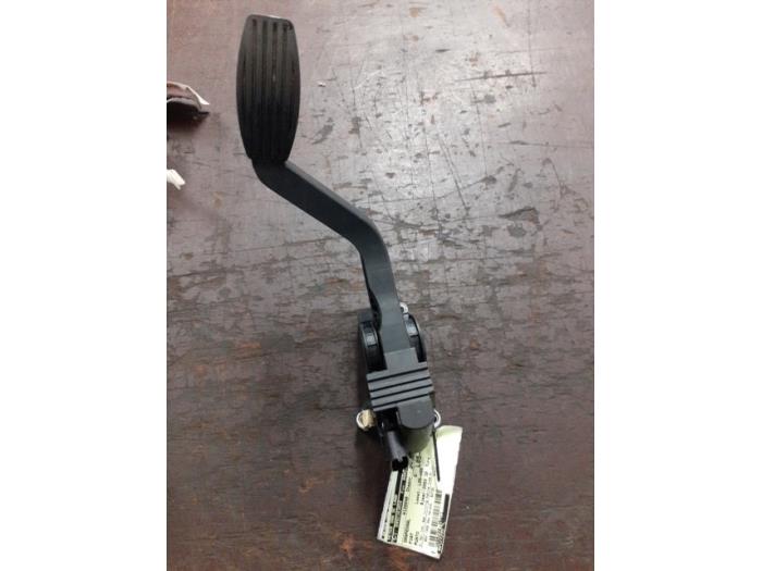 Gaspedal från en Fiat Punto II (188) 1.4 16V 2003