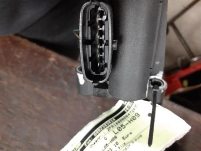 Gaspedal från en Fiat Punto II (188) 1.4 16V 2003