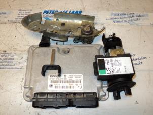 Begagnade Dator, motorstyrning Opel Omega B Caravan (21/22/23) 2.2 DTI 16V Pris på förfrågan erbjuds av Autodemontage van de Laar