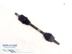 Gebruikte Steekas links-voor Opel Corsa D 1.3 CDTi 16V ecoFLEX Prijs € 60,00 Margeregeling aangeboden door Autodemontage van de Laar