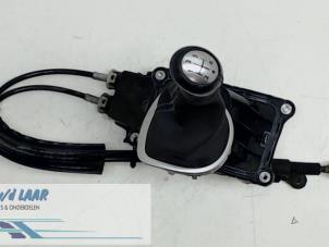 Begagnade Växelspak Renault Clio III (BR/CR) 1.2 16V 75 Hi-Flex Pris € 70,00 Marginaltabell erbjuds av Autodemontage van de Laar