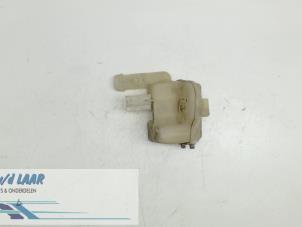 Begagnade Expansionskärl Renault Laguna II Grandtour (KG) 1.6 16V Pris € 20,00 Marginaltabell erbjuds av Autodemontage van de Laar