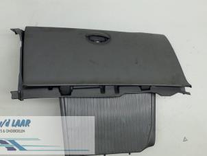 Używane Schowek w desce rozdzielczej Renault Kangoo Express (FW) 1.5 dCi 105 Cena € 25,00 Procedura marży oferowane przez Autodemontage van de Laar