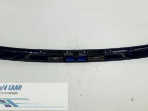 Używane Uchwyt tylnej klapy Opel Signum (F48) 2.2 DTI 16V Cena € 50,00 Procedura marży oferowane przez Autodemontage van de Laar